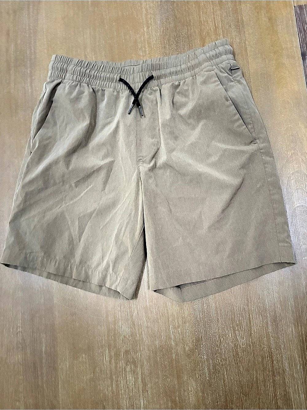 Old Navy StretchTech Workout Shorts in Brown Size Small